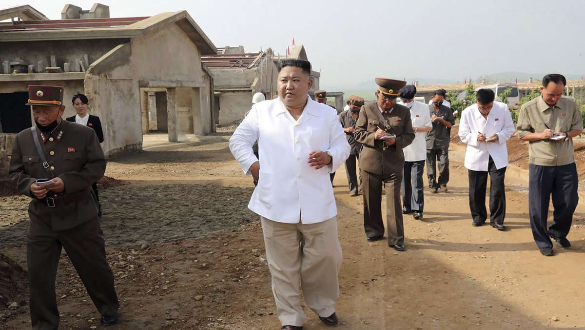 Nordkorea: Kim Jong Un besichtigt im Bau befindliche Hühnerfarm