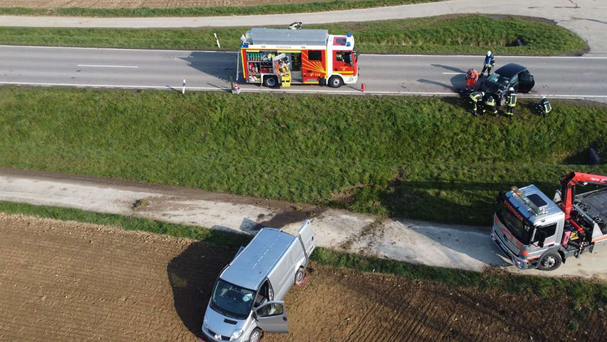 Ispringen im Enzkreis: Zwei Fahrer bei Unfall schwer verletzt – Verursacher flüchtet