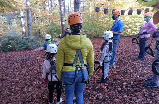 Chancenschenker ermöglichen Kindern aus prekären Verhältnissen einen Ausflug in den Plochinger Kletterpark Foto: Kinderstiftung/oh