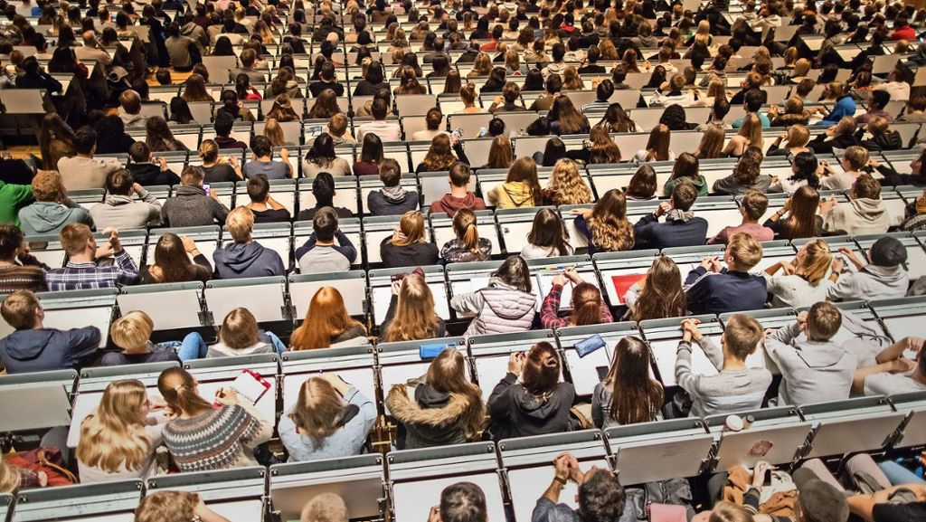 Wirtschaftsstudenten verlassen Prüfung: Uni Hohenheim zweifelt Arzt-Atteste von Prüflingen an