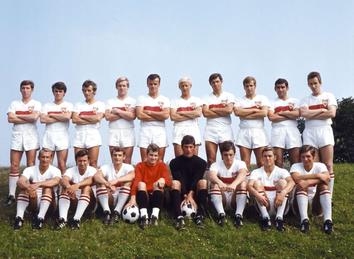 Jungs, setzt euch ins Gras! Der VfB vor der Saison 1969/1970.
