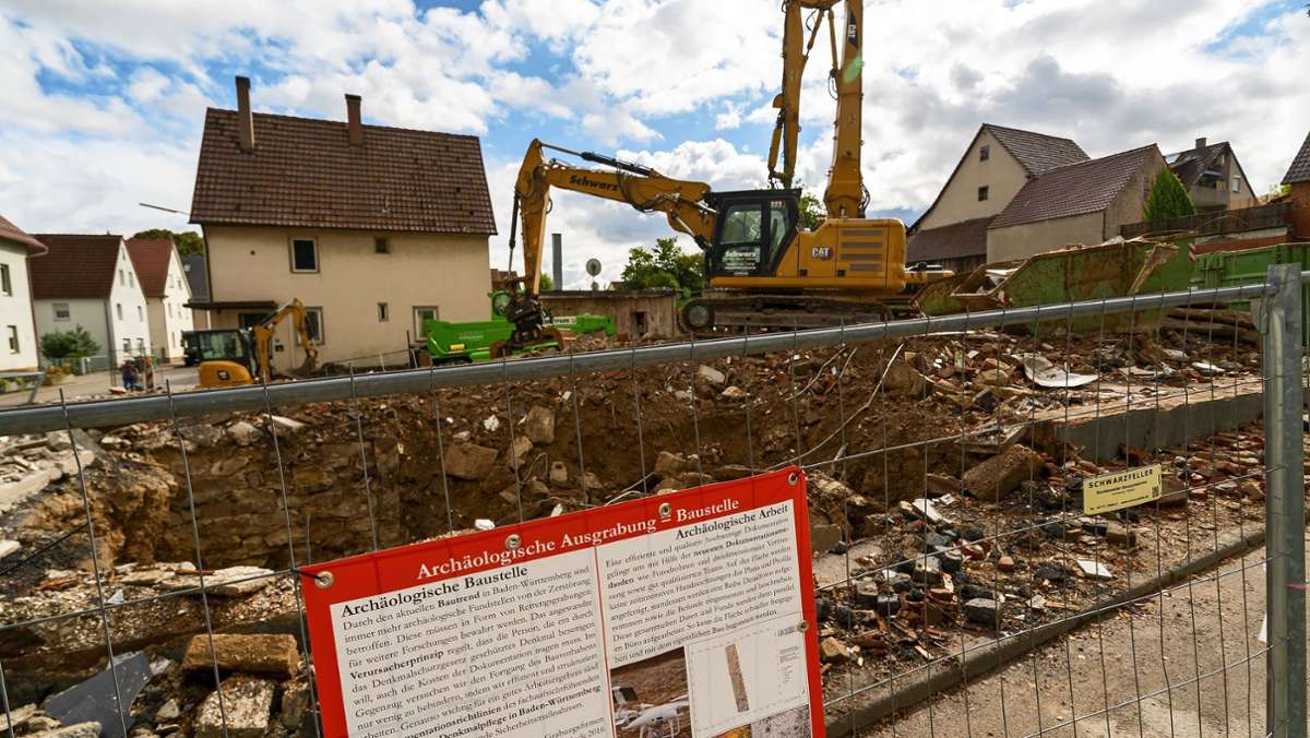  Im Stadtteil Münchingen von Korntal-Münchingen sind derzeit Archäologen zugange. Sie durchforsten das Gelände an der Ecke Stuttgarter Straße und Kronenstraße nach einem Gräberfeld aus der Merowingerzeit. Was bedeutet das für den geplanten Vollsortimenter? 