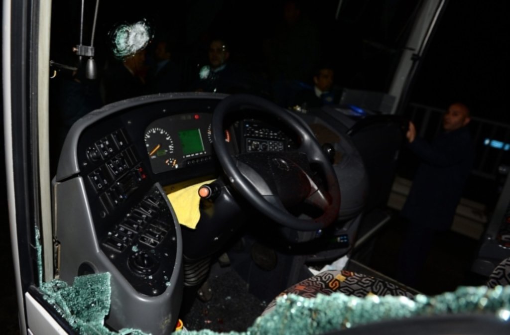 Der Mannschaftsbus von Fenerbahce Istanbul wurde beschossen.