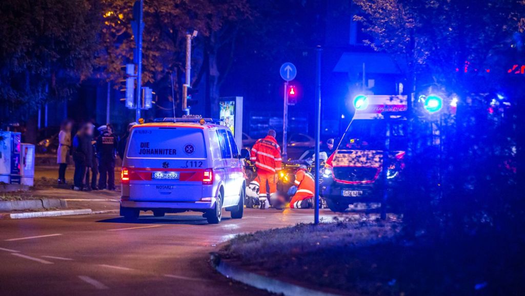Stuttgart: Fußgänger wird von Taxifahrer erfasst und schwer verletzt