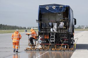Beschädigte Reifen – Fraport sperrt frisch sanierte Landebahn