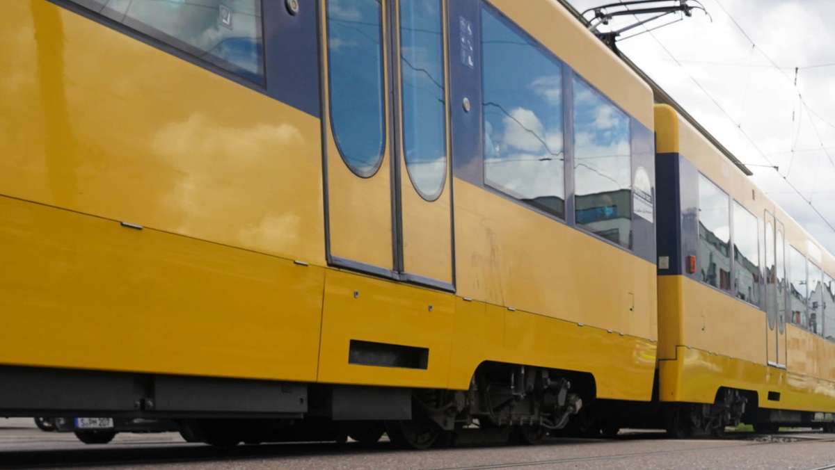 Unfall in Stuttgart: Frau wird von Stadtbahn erfasst und schwer verletzt