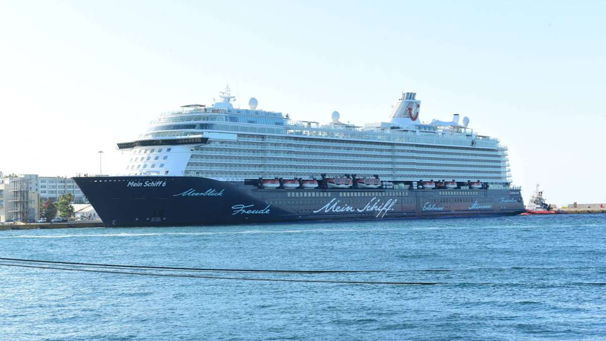 Kreuzfahrtschiff der Reederei Tui Cruises: „Mein Schiff 6“ bricht Reise wegen Corona-Fällen ab