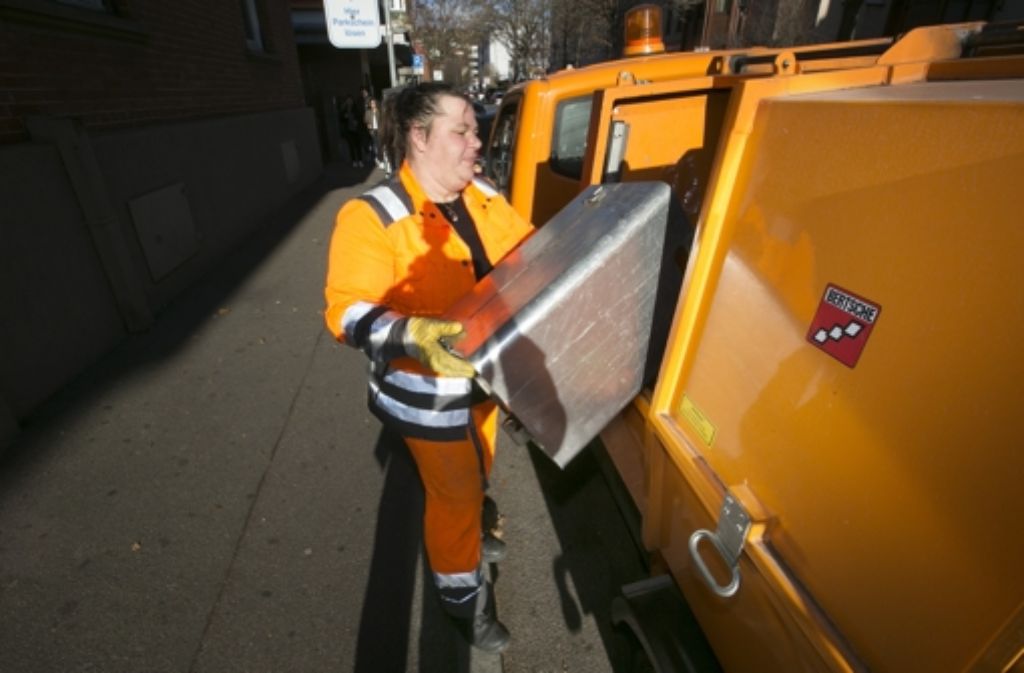 170 öffentliche Mülleimer liegen auf der  täglichen Tour von Martina Hermann. Foto:  