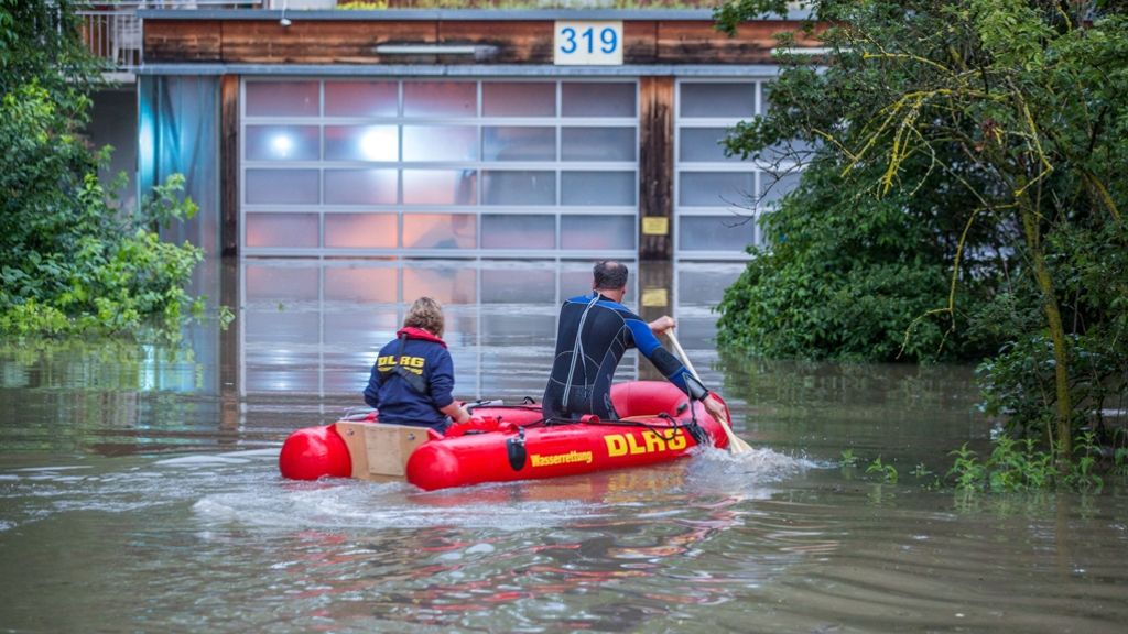Neckar tritt über das Ufer: Überschwemmung in Stuttgart-Hofen