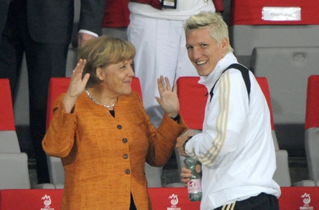 Ganz nebenbei wird der Mann vom FC Bayern auch zu einem der Lieblingsspieler von Bundeskanzlerin Angela Merkel.