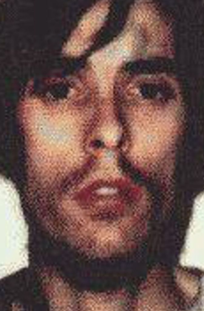 Richard Trenton Chase (1950-1980): Der als „Vampir von Sacramento“ bekannt gewordene Chase tötete innerhalb eines Monats sechs Menschen. Nach den Morden verging er sich an seinen Opfern, trank ihr Blut und verspeiste Teile von ihnen. Kurz nach den Morden wurde er Ende Januar 1978 verhaftet. Er starb 1980 in der Gefängniszelle, nachdem er eine Überdosis Antidepressiva geschluckt hatte.