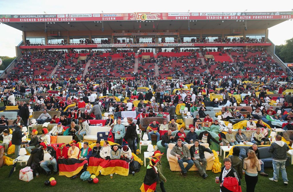 Internationale Bekanntheit erlangte das Union-Stadion auch durch das „WM-Wohnzimmer“ im Sommer 2014, bei der Berliner ihr Sofa im Stadion aufstellen konnten, um gemeinsam Spiele der Fußball-WM in Brasilien zu schauen. Zu den Partien mit deutscher Beteiligung kamen 12 000 Besucher.