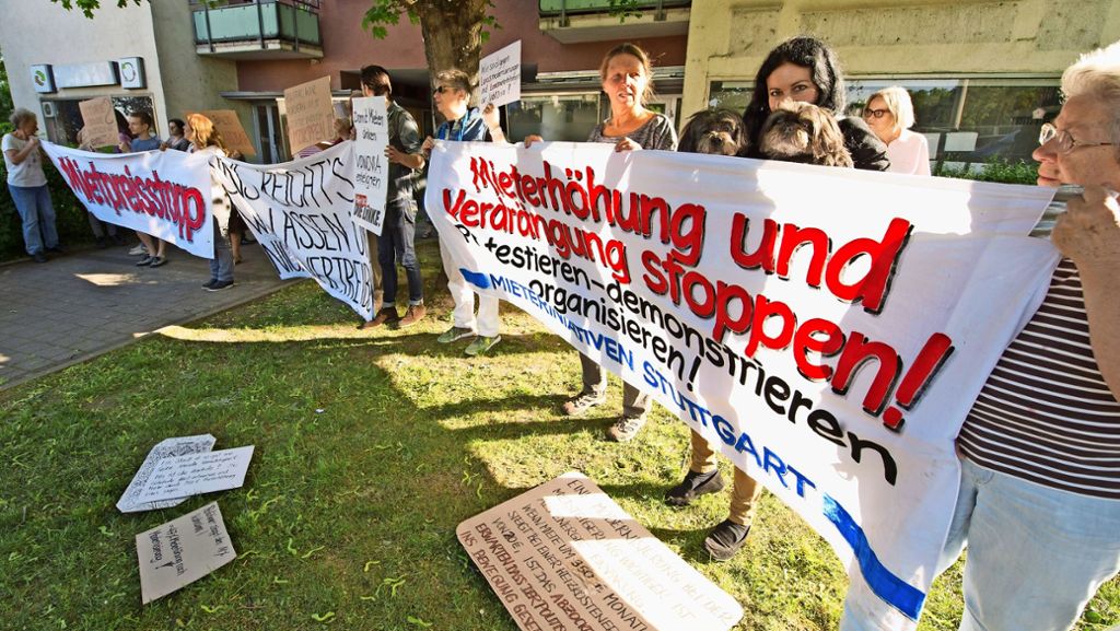 Protest in Stuttgart gegen Vonovia: Demonstration gegen Mieterhöhungen