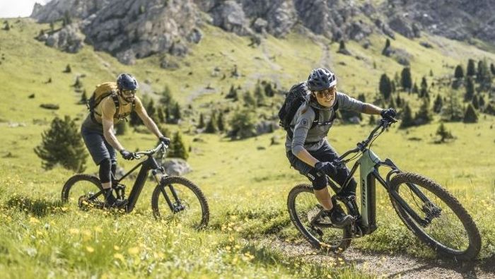 Mehr geboten für E-Mountainbiker in den Alpen
