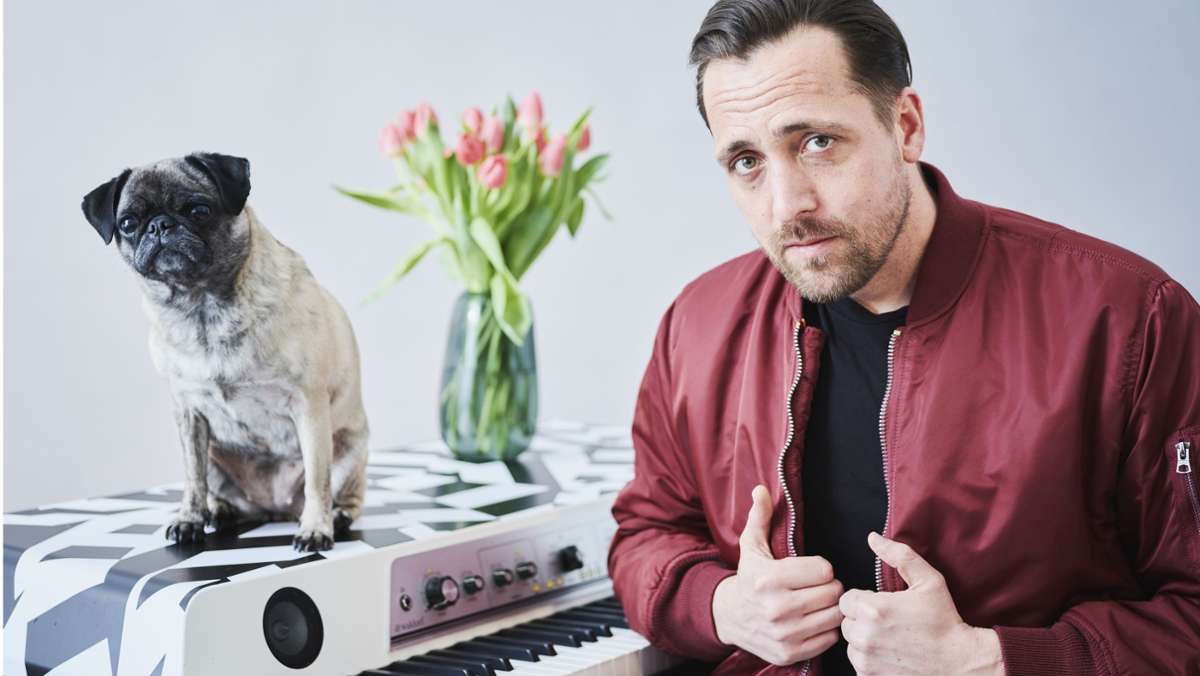  Er ist einer der erfolgreichsten deutschen Künstler des vergangenen Jahres. Mit seiner Band Antilopen Gang hat Danger Dan ein weiteres Album nachgelegt. Im Interview spricht er über die Rollenaufteilung in der Band, Coronamaßnahmen und seine Zusammenarbeit mit Max Herre. 