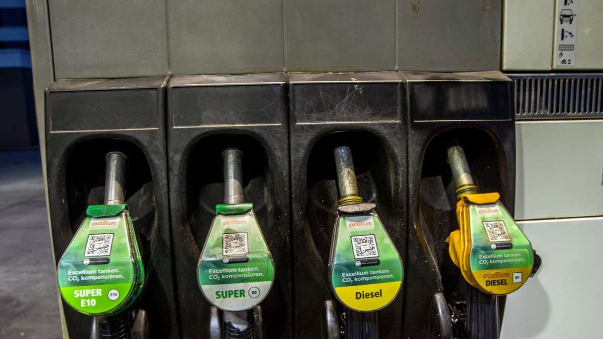  Ein neuer Bundesfinanzminister könnte auf die Idee kommen, Subventionen für Dieselkraftstoff zu streichen. Was das für Autofahrer bedeutet. 