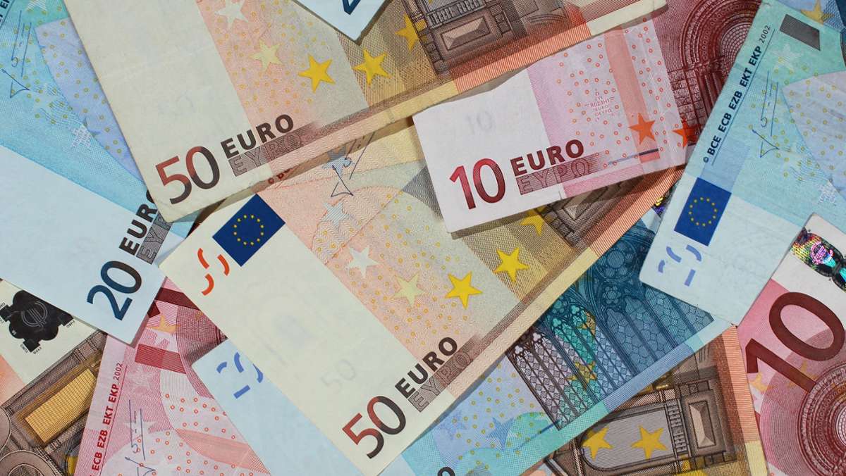 Bisingen: 65-Jährige findet mehrere tausend Euro Bargeld auf der Straße