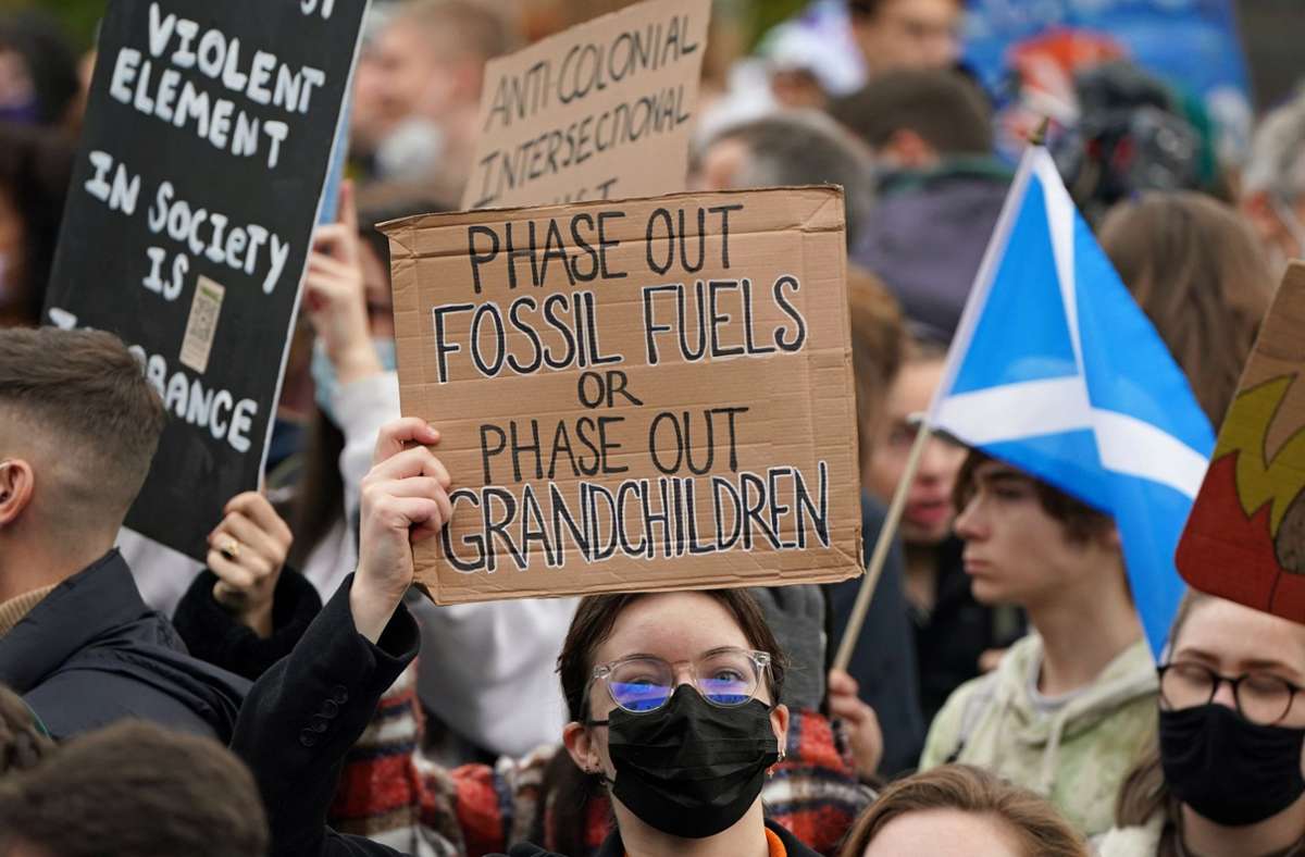 Tausende demonstrieren in Glasgow. Foto: dpa/Andrew Milligan