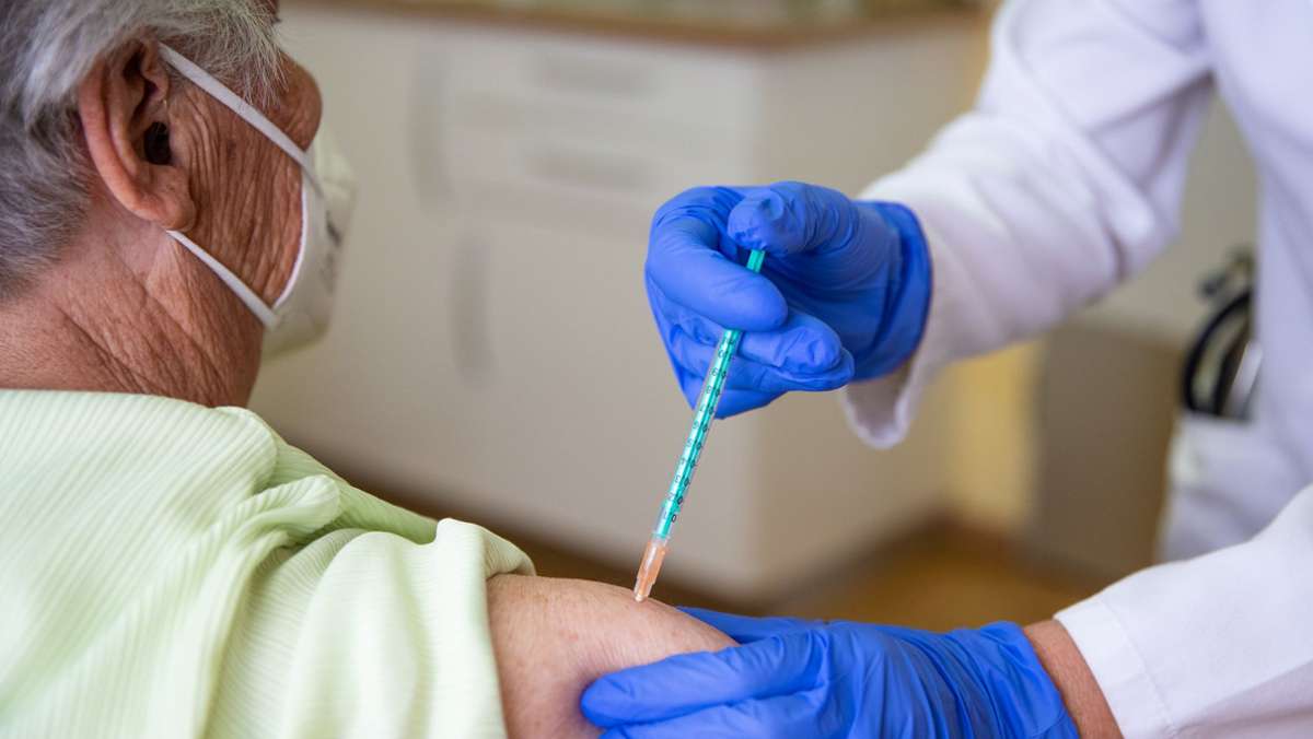 Land muss  Impfungen speichern: Aufs Impfen folgt eine Papierflut