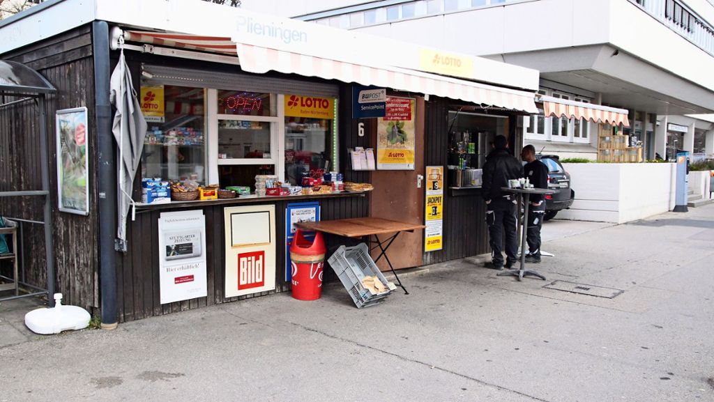  Seit mehr als drei Jahren betreibt Yildiray Kara den Kiosk bei der Stadtbahnstation in Stuttgart-Plieningen. Nun bietet er dort auch eine Auswahl an warmen Speisen an – zum Beispiel Döner. 