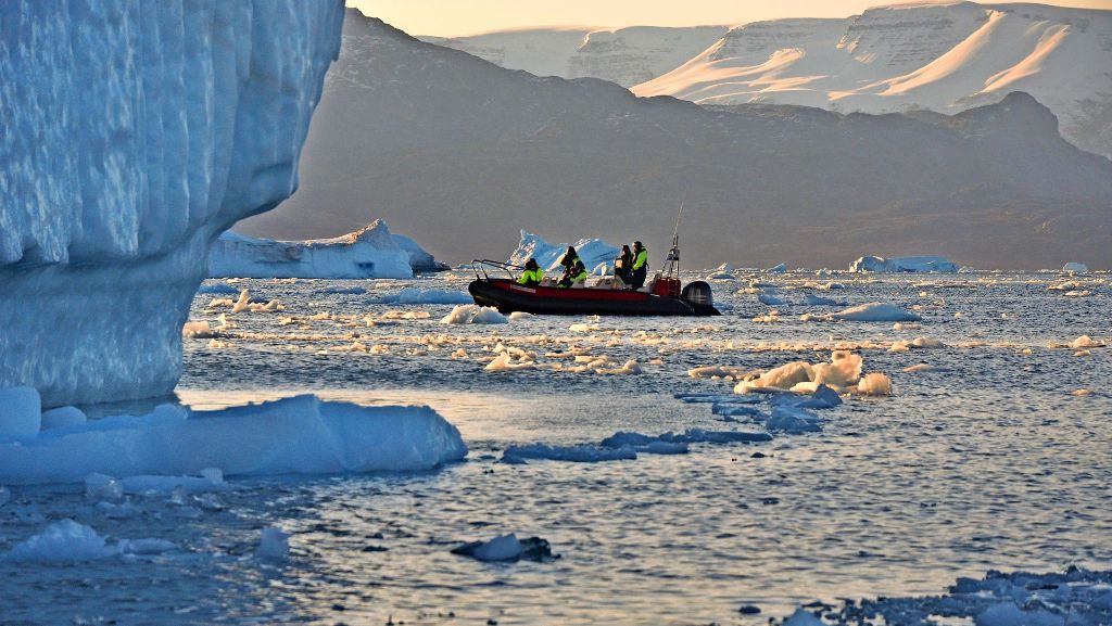 Arktis-Expedition: Schleichfahrt durch das Gletschereis