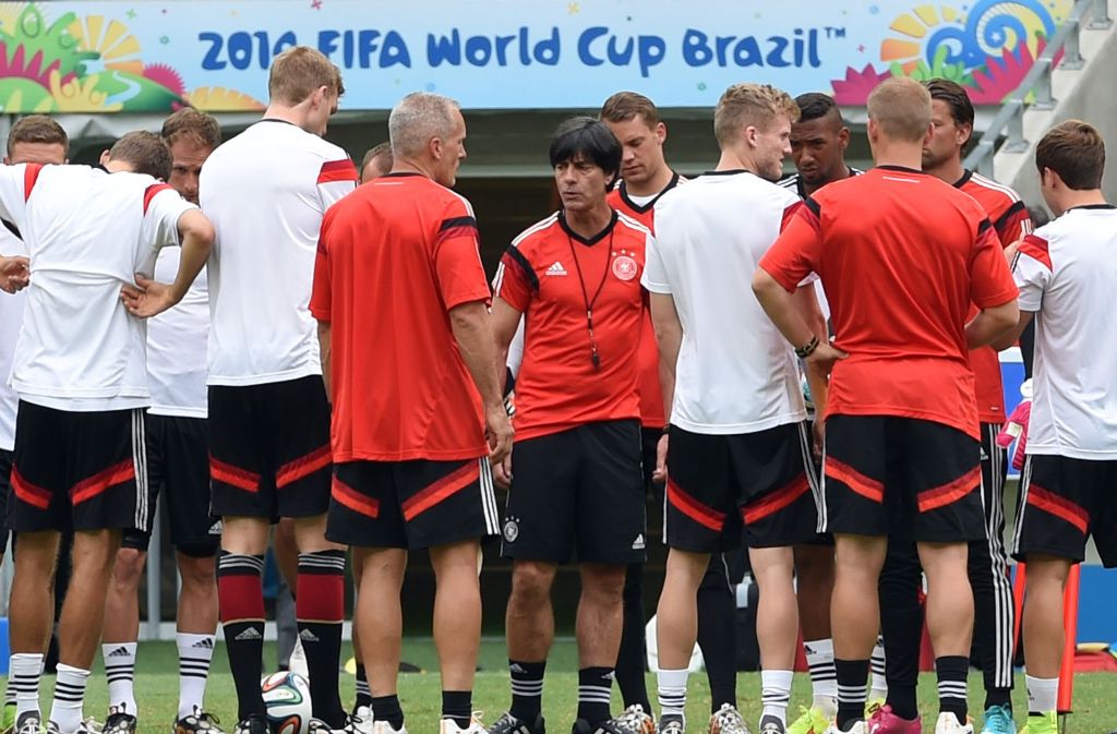 Auch 2014 reist Löw als Trainer der Nationalmannschaft zur Weltmeisterschaft nach Brasilien. Es ist seine dritte WM.