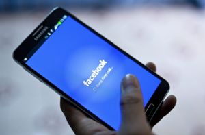 Facebook zieht Nutzer und Werbemilliarden an