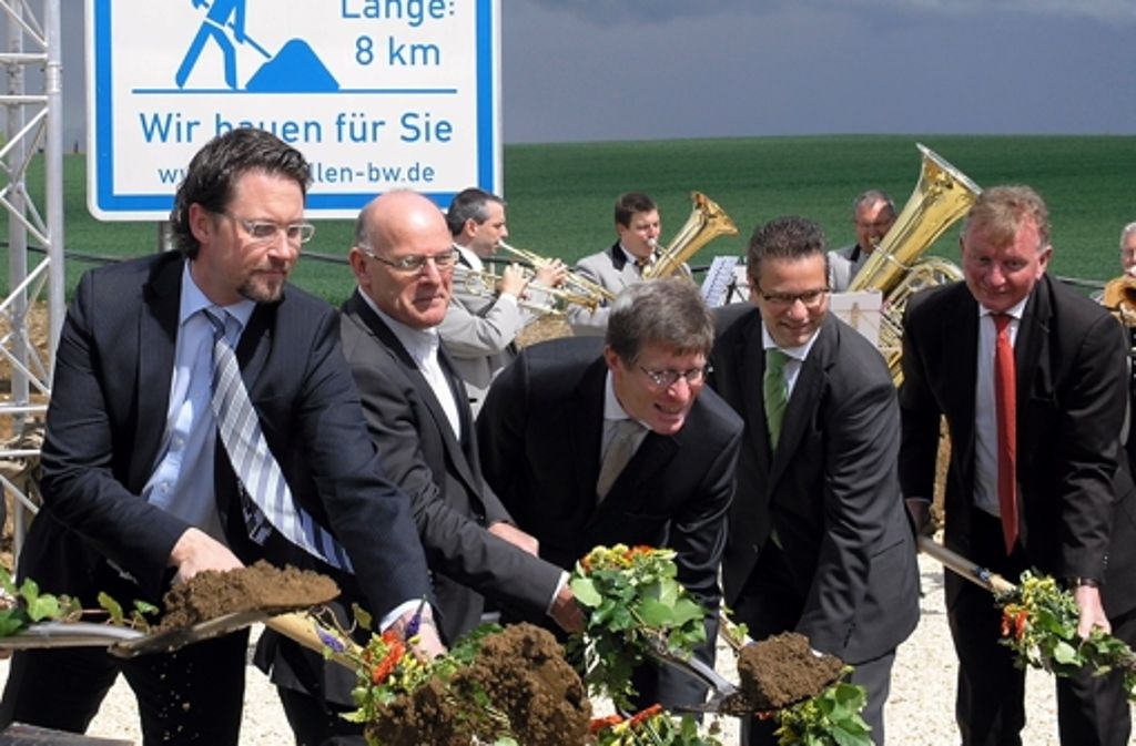 Auch die Fraktionschefs Peter Hauk (CDU, 2.v.r.) und Claus Schmiedel (SPD, rechts) waren dabei.