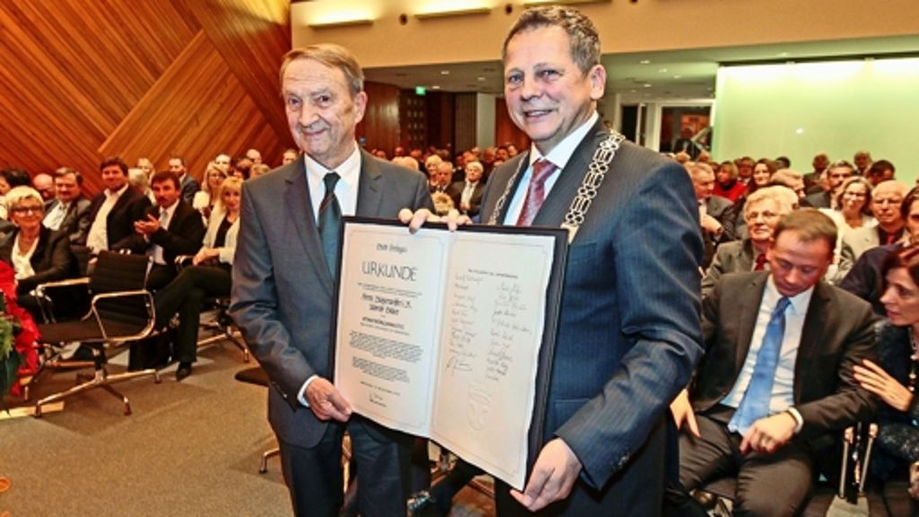  Albrecht Sellner, Bürgermeister in Gerlingen von 1983 bis 1999 und bis heute ehrenamtlich in der Stadt engagiert, ist jetzt an seinem 80. Geburtstag mit der Würde eines Ehrenbürgers ausgezeichnet worden. 