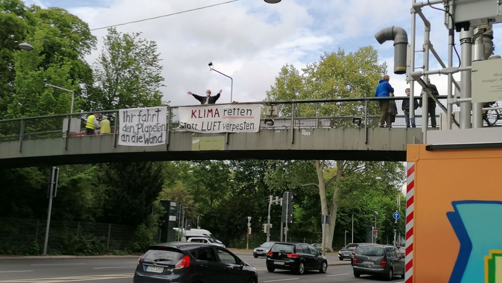 Aktion von Bürgerinitiative Neckartor in Stuttgart: „Corona + Feinstaub – eine tödliche Kombination“