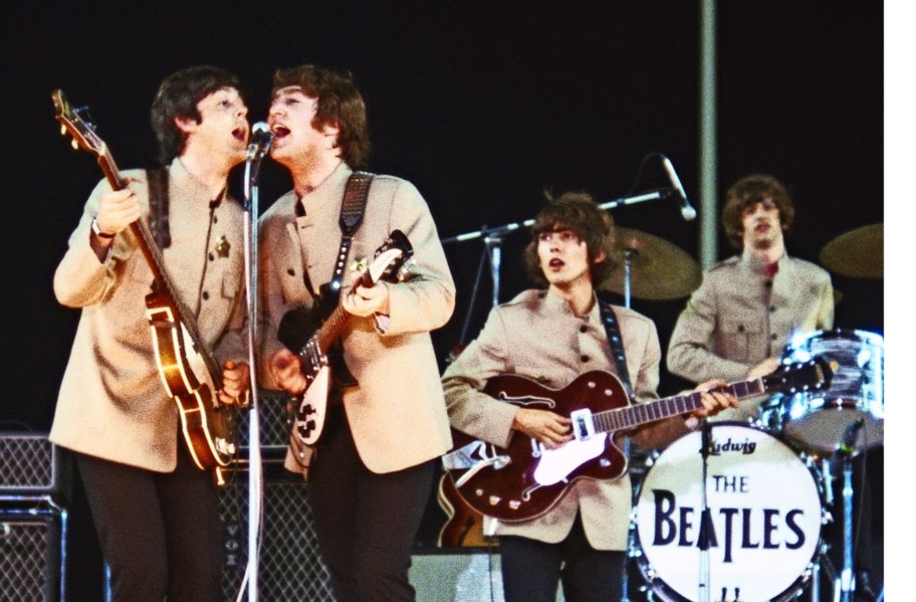 Paul McCartney, John Lennon, George Harrison und Ringo Starr (v. li.) 1965 im New Yorker Shea Stadium