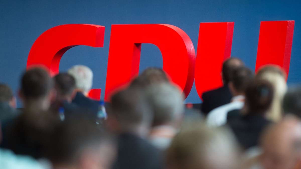 Parteitag in Stuttgart: Neuer CDU-Vorsitzende soll erst im Frühjahr 2021 gekürt werden