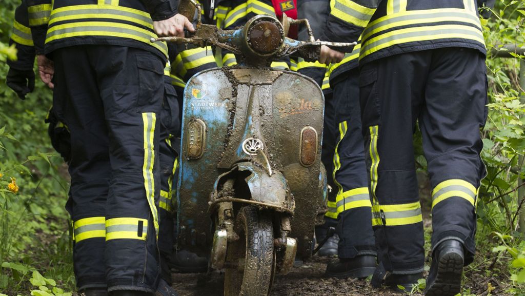 Tauchaktion in Stuttgart: Feuerwehr fischt gestohlenen Roller aus dem Neckar