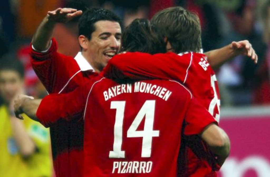 Saison 2005/06 Einmalig: Den Bayern gelingt erneut das Double. Sie sichern sich die Meisterschaft und den DFB-Pokal. Pizarro schießt im Pokalfinale den entscheidenden Treffer. In den vergangenen vier Spielzeiten war der jeweilige Meister auch Pokalsieger geworden. Das hat es in der Geschichte der Bundesliga noch nicht gegeben.