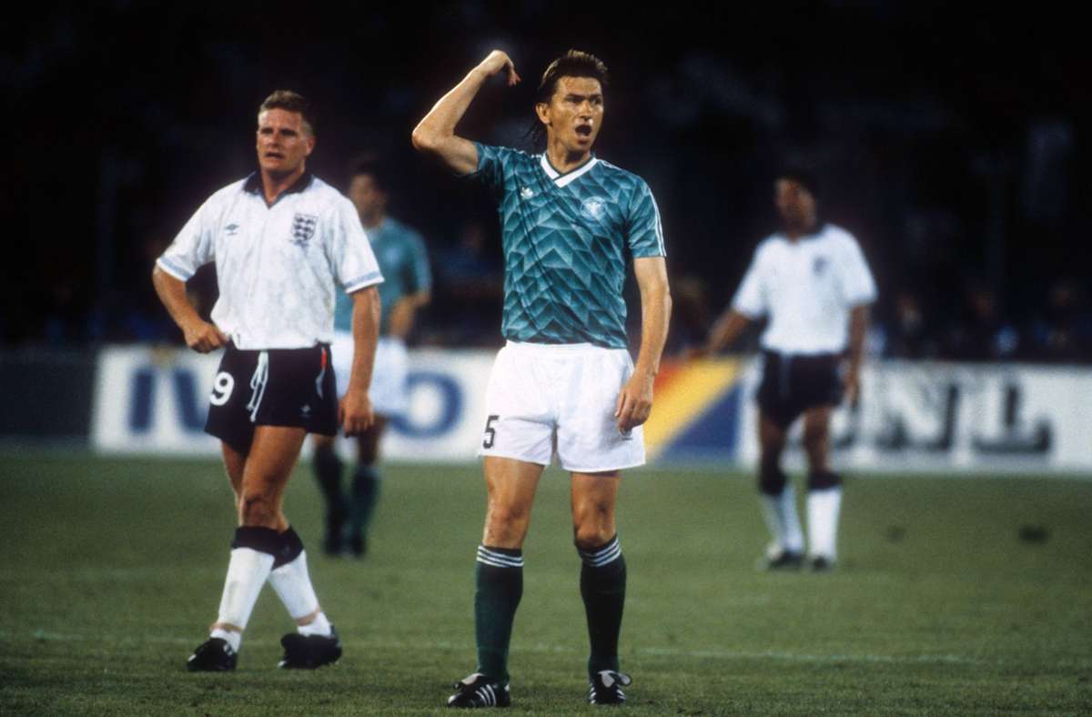 Klaus Augenthaler (32) vom FC Bayern gab in Italien in allen sieben WM-Partien den klassischen Libero. Das Finale gegen Argentinien in Rom war das letzte seiner 27 Länderspiele.