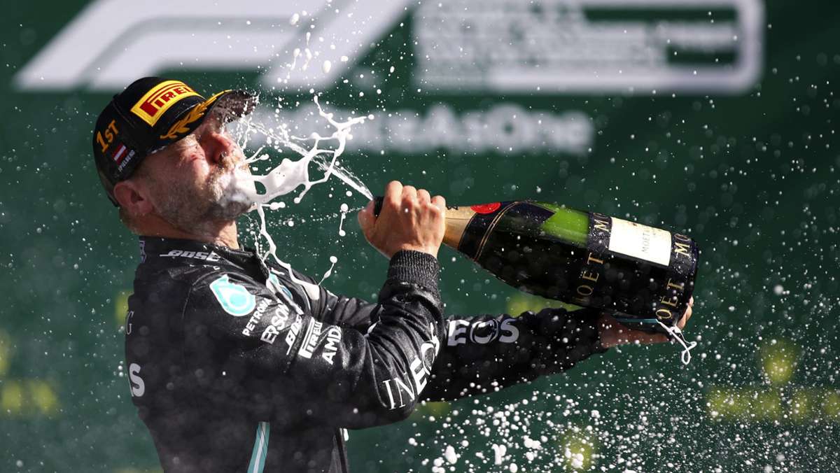  Der Mercedes-Pilot gewinnt den Saisonauftakt im österreichischen Spielberg, während sich sein Teampartner Lewis Hamilton mit dem vierten Platz zufrieden geben muss. 