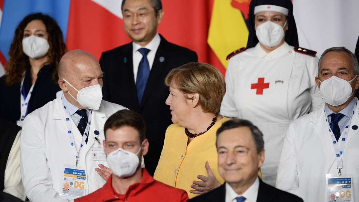 G20-Gipfel in Rom: Familienfoto mit Corona-Helfern bewegt Merkel