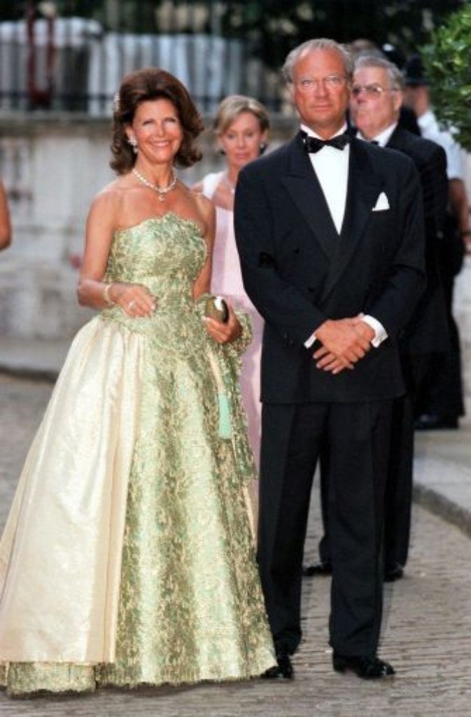 1999: König Carl Gustaf und Königin Silvia in London.