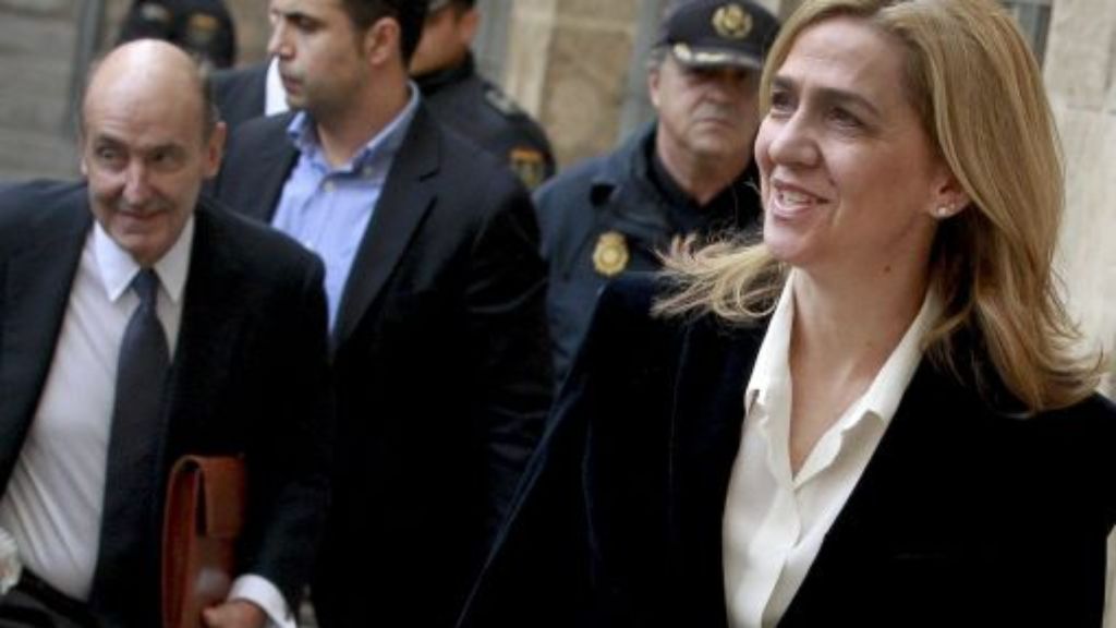  Kein Royal-Bonus in Spanien: Infantin Cristina, die Schwester von König Felipe VI., muss wegen des Verdachts des Steuerbetrugs vor Gericht. Ihre Anwälte scheiterten mit ihrem Einspruch. 