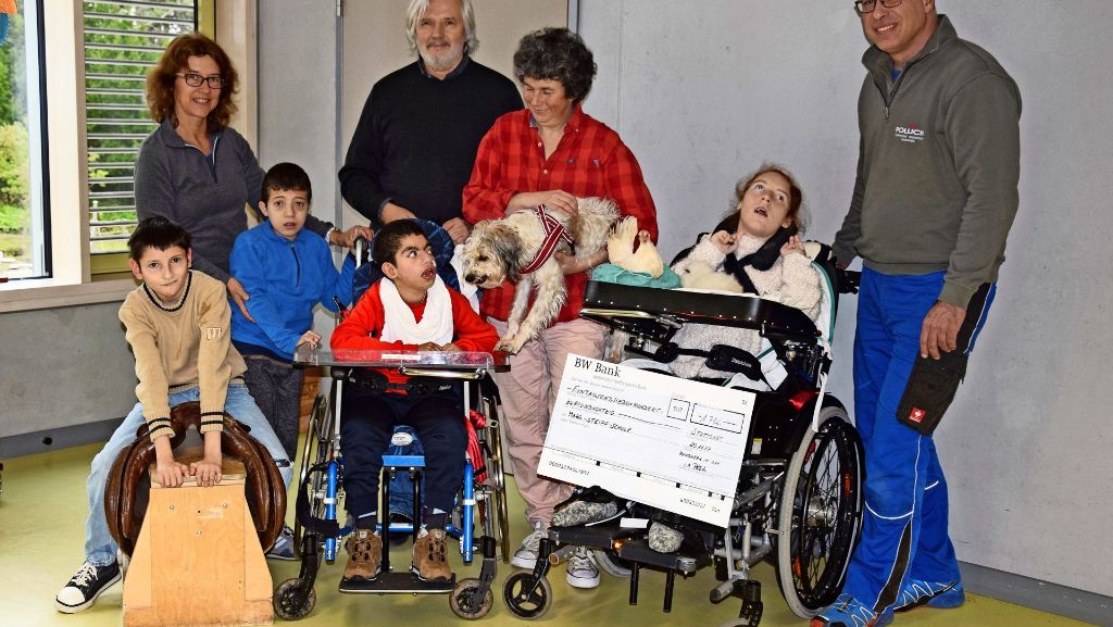 Margarete-Steiff-Schule in Stuttgart-Möhringen: Hund und Huhnhelfen beim Lernen
