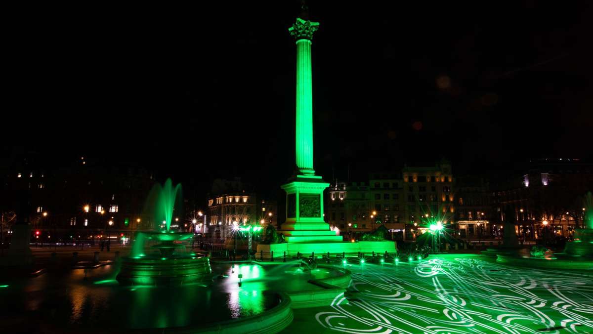  Zu Ehren des irischen St. Patrick’s Day erstrahlen am Mittwoch wieder viele Sehenswürdigkeiten in leuchtendem Grün. In Dublin gibt es eine Lichtershow mit Hunderten Drohnen. 