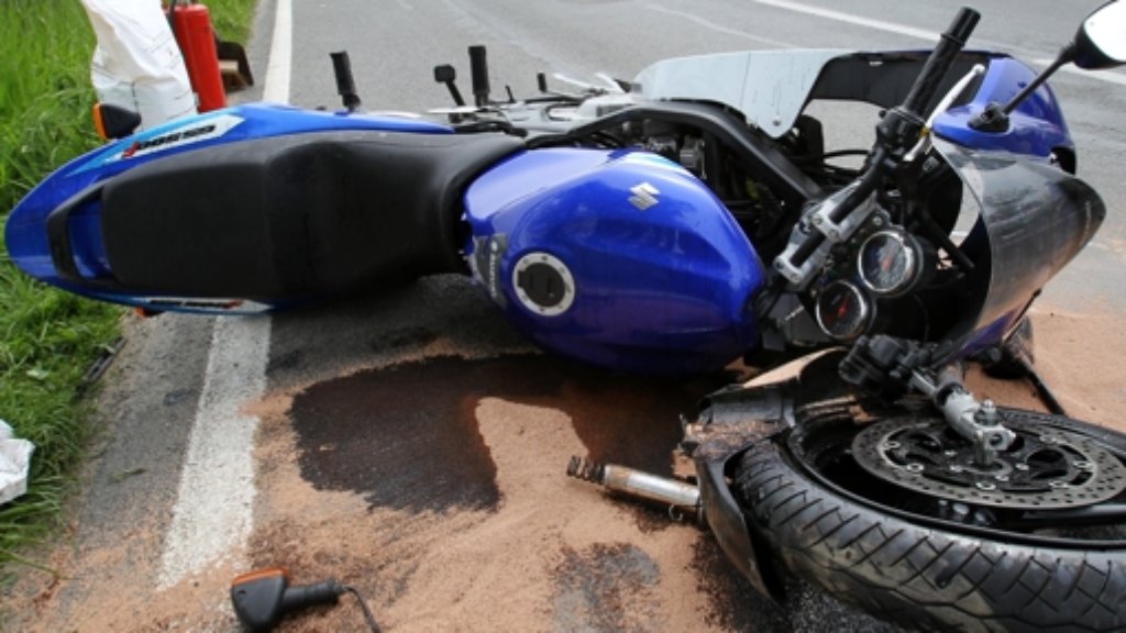 Leonberg: Motorradfahrer bei Stürzen verletzt