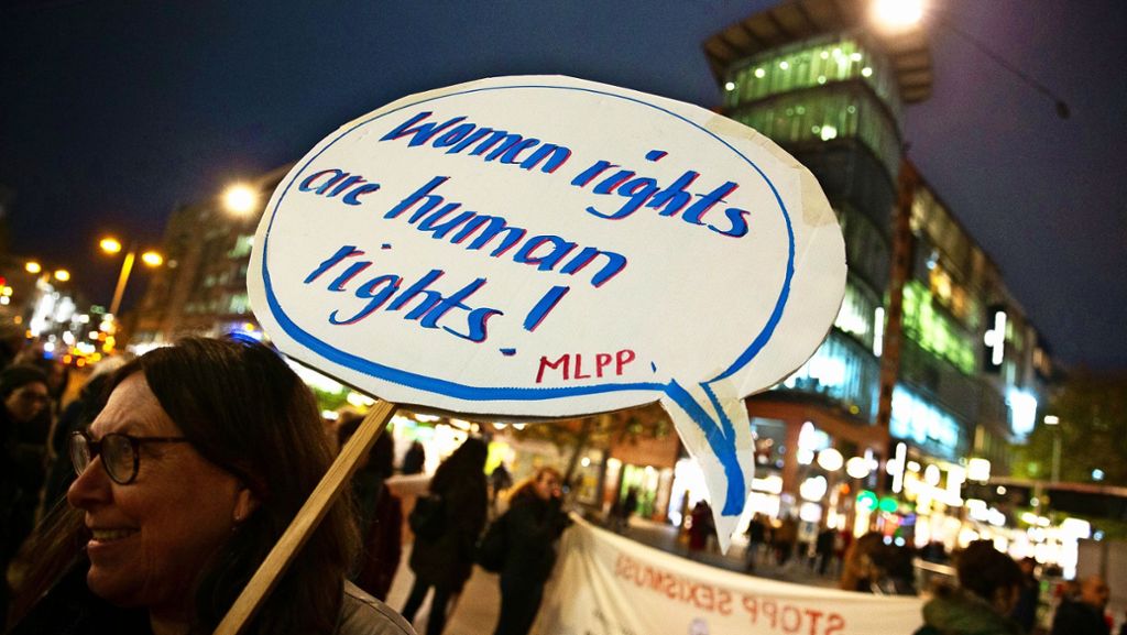 Aktionen in Stuttgart: Frauen demonstrieren gegen gewalttätige Männer