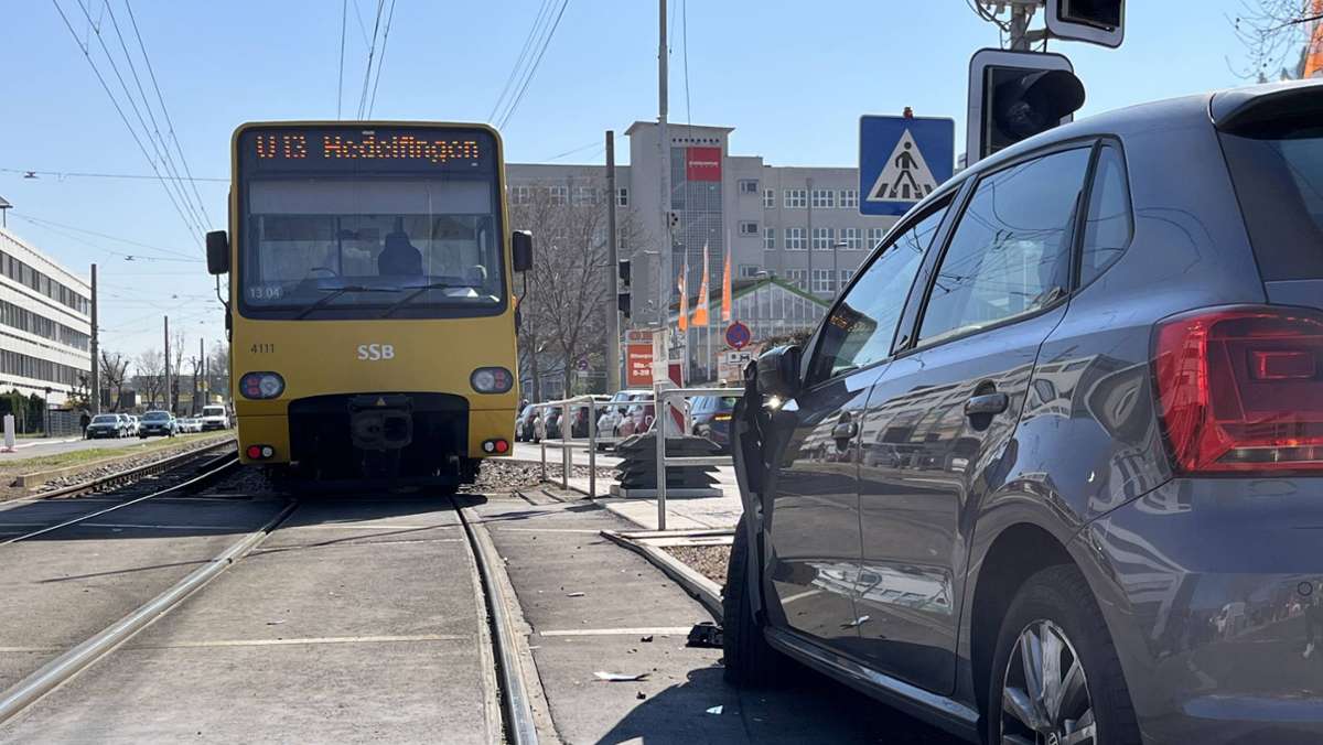 Stuttgart-Wangen: Hoher Sachschaden bei Unfall mit Stadtbahn