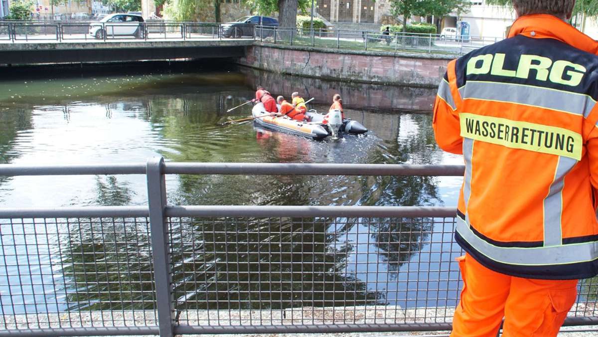 Rossbrücke in Pforzheim: Frau springt in Enz und löst Großeinsatz aus