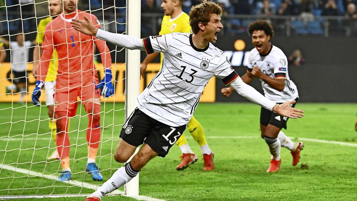  Die deutsche Nationalmannschaft hat nach klarer Leistungssteigerung im zweiten Abschnitt mit 2:1 gegen Rumänien gewonnen. Dem Siegtreffer ging eine Standardsituation voraus – kein Zufall, sondern Verdienst eines Spezialisten aus Dänemark. 