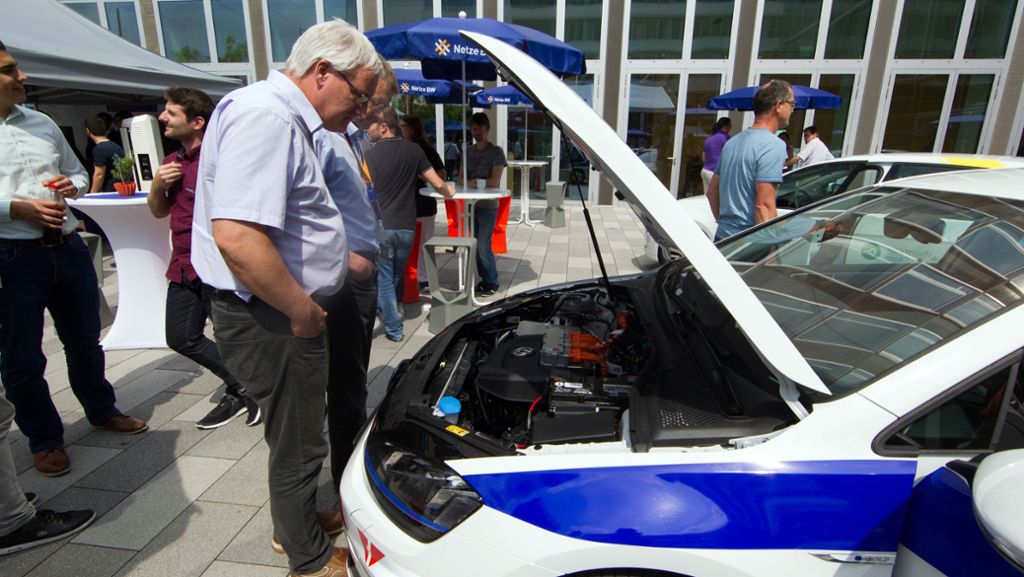 Elektromobilität für Mitarbeiter: EnBW fragt Miete von  14 000 E-Autos an