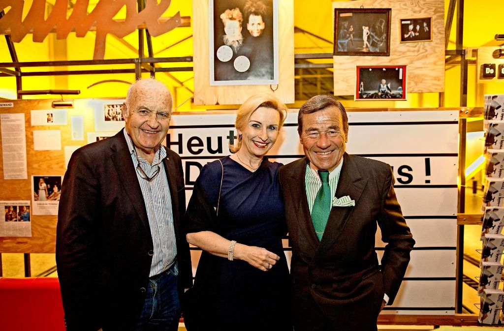 In der coolen Rampe (von links): dm-Chef Götz Werner, Ehepaar Elisabeth und Wolfgang Grupp von Trigema.