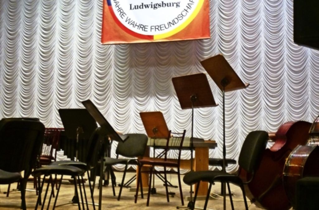 Die Stühle für die Musiker aus Jevpatorija  bleiben wohl bis auf Weiteres  leer. Foto: Lorenz