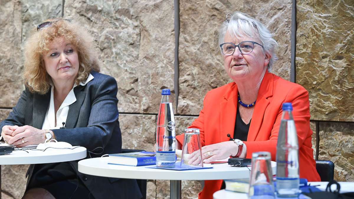 Auftritt in Stuttgart: Annette Schavan verteidigt Merkels Russlandpolitik